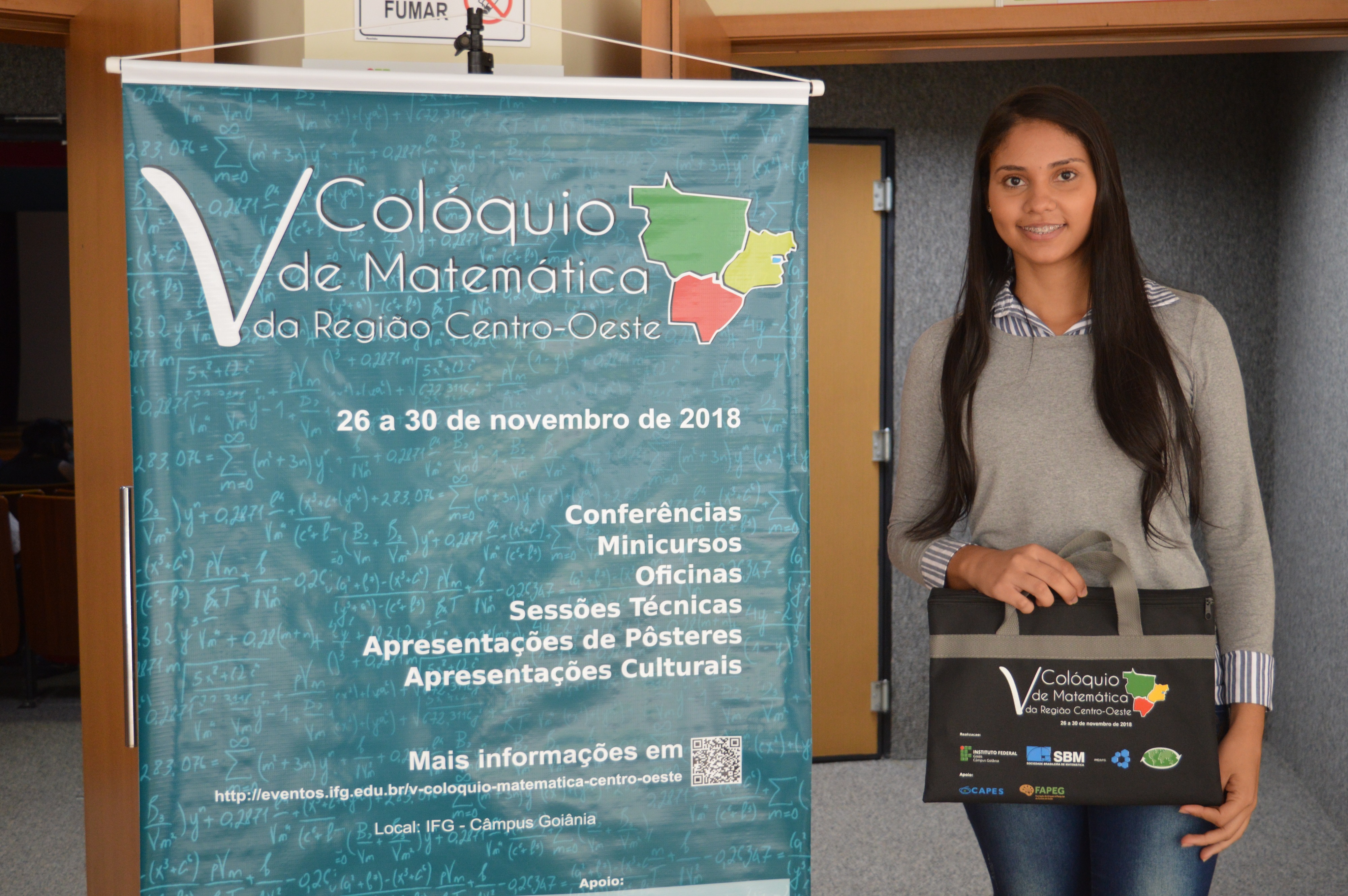 Aluna de Licenciatura em Matemática do IFG - Câmpus Goiânia, Soraya dos Anjos Félix, diz que o Colóquio é uma ótima oportunidade para conhecer conteúdos novos na área de Matemática.